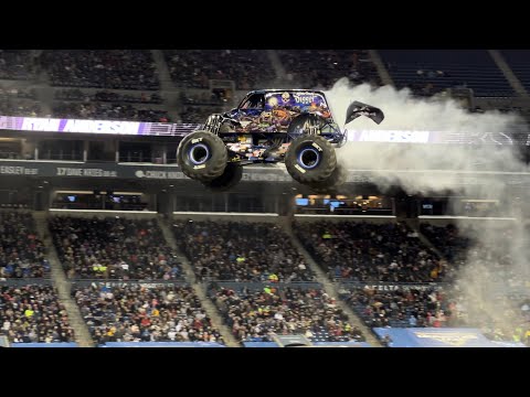 Monster Jam Seattle 04/01/2023 Son-Uva Digger (Ryan Anderson) WINNING FREESTYLE (4k60fps)