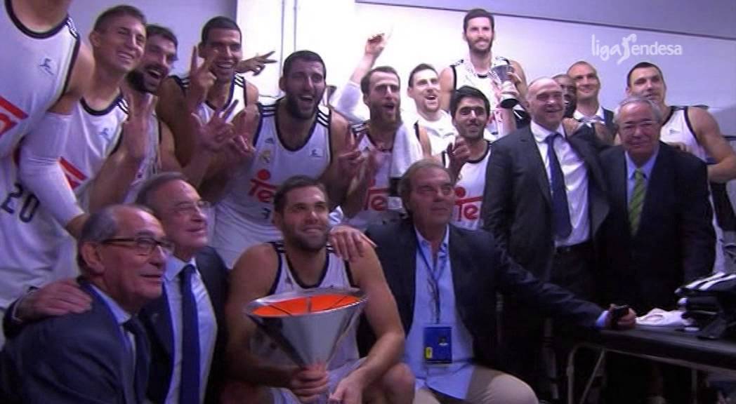 Florentino Pérez celebra con el Real Madrid el título de la Supercopa Endesa