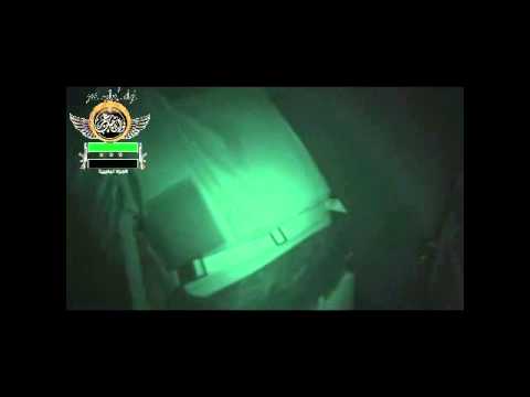 تمشيط أحد المنازل من قبل لواء أحباب عمر في مدينة بصرى الشام في ريف درعا