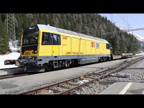 RhB, Berninapass, Impressionen des Zugverkehrs während Streckensperrung Cavaglia -Tirano, 11.04.2024