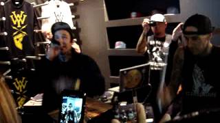 Yelawolf and Travis Barker - 6 Feet Underground (live)