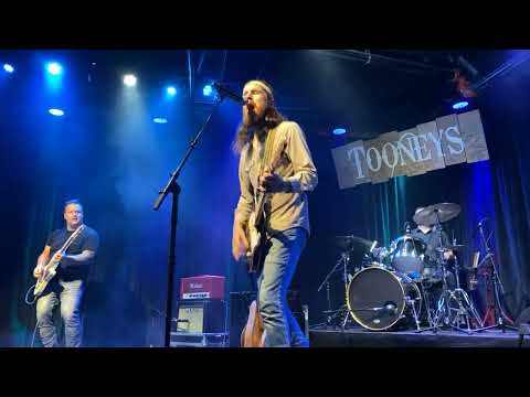 Alex Williams performs "Gimme Back My Bullets" at TOONEYS in McCaysville GA (6/2/23)