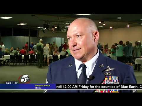 4704031 BDB0D0410ECE4655B9FD4EBD776C7002 190718 4704031 Hundreds gather to thank a Minnesota hero 18