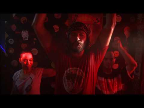 Le 4P - "CHAUD A LA GUEULE" / Nvx clip ici: http://www.youtube.com/watch?v=501JY5mY8i4