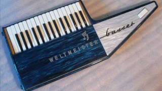 Video thumbnail for WELTMEISTER BASSET // vintage German mechanical BASS keytar by VintageSound