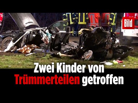 Auto kracht gegen Baum: 9 Verletzte bei Unfall im Emsland