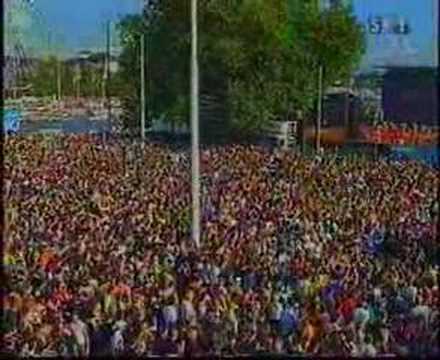 Madwave live @ Street Parade 2001 - Zurich (part 6 of 8)