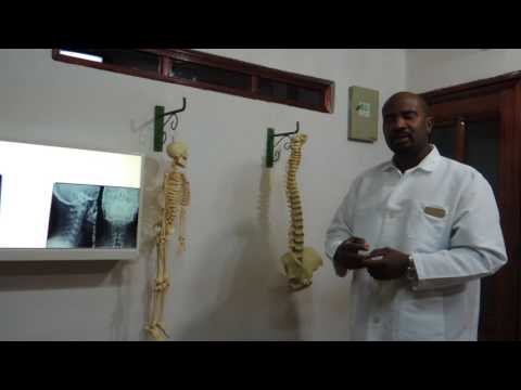 Qué mejor lugar para hacer la cirugía de la hernia intervertebral Dolor de cuello con una inclinación da a la columna vertebral