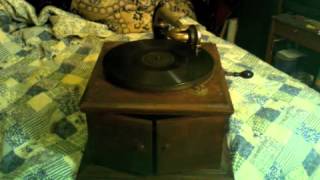 The Mills Brothers - Love Lies 78 rpm played on early 20&#39;s Wind Up Victrola!