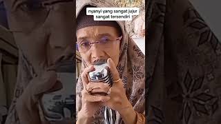 Download lagu Nenek Nyanyi Lagu Dawai Ikut Style Sendiri. #trending #dawai mp3