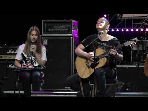 Kaukuļu ģimene - Tēti, mammu! BILDES 2018