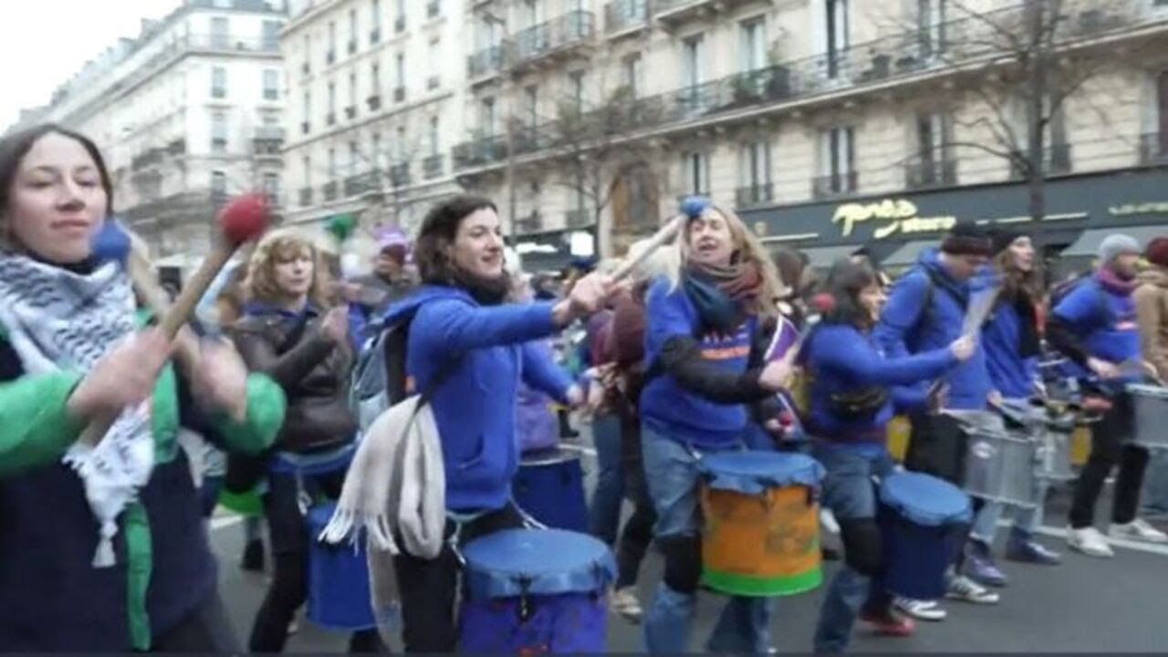 Anche a Parigi in piazza contro la violenza di genere