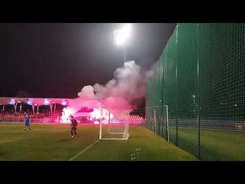 Oprawa kibiców Polonii Nysa oraz interwencja ochrony i policji