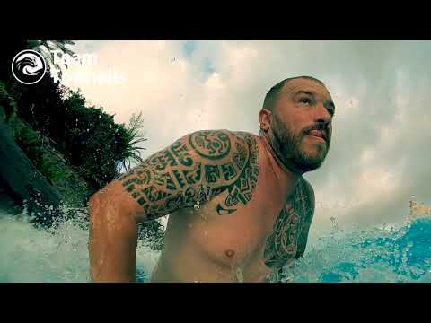 Siam Park Tenerife Wave Pool - Surfing the artificial wave