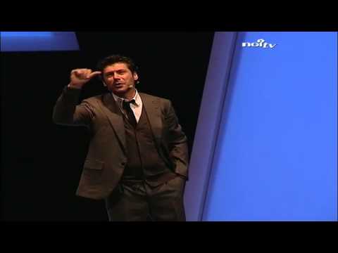 Renato Raimo intepreta Corradino d'Ascanio