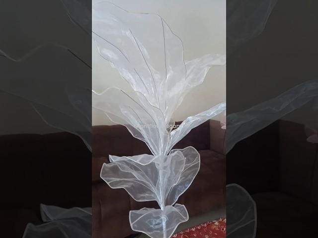 Vídeo relacionado con NEIQIUWING Cubitera grande de rosas 3D para cubitos de hielo para 4 flores gigantes