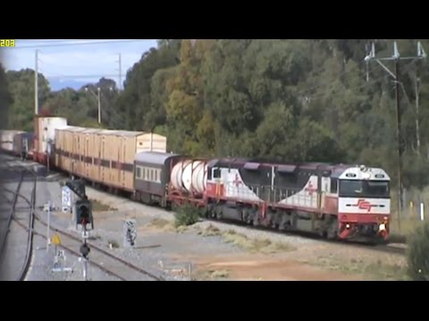 SCT 6MP9 just outside Salisbury heading out towards Bolivar