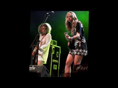 Samantha Fish, Cassie Taylor, Dani Wilde - Bitch (Girls With Guitars)