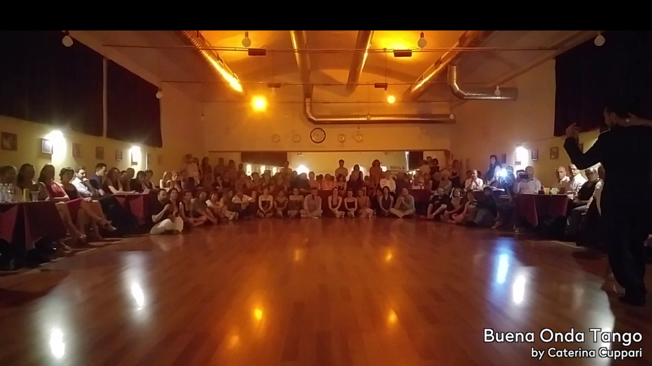 Primo Tango Clarisa Aragon e Jonathan Saveedra esibizione Buena Onda Tango