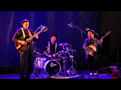 Les Mouchicos - Dueling banjos