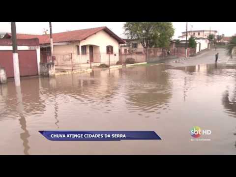 Chuva atinge cidades da região da serra de Santa Catarina - Camila Constantini/ Alex Müller