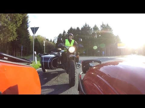 Ural Gespann in Action - Motorrad Tour zum Uralhändler Tipicamp - Russen Garage