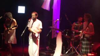 mulheres q dizem sim &amp; moreno veloso @ circo voador: das partes