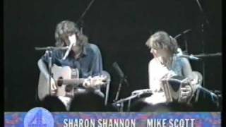 Mike Scott & Sharon Shannon - When Ye Go Away Live