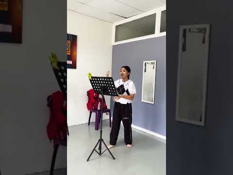 a very random short singing vid (enjoy tho)