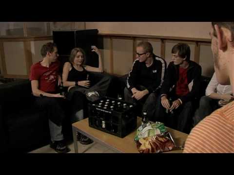 ”Kåren” en interaktiv dokusåpa. Jag spelar Oskar Malmqvist killen i röd tröja.