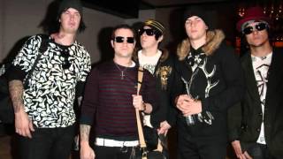 Download lagu Avenged Sevenfold - Burn It Down [Live] mp3