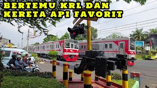Download lagu UPDATE !! Wow Suasana Baru Perlintasan Kereta Api Di Kebayoran Lama mp3