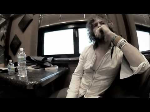 Interview: Wayne Coyne (The Flaming Lips) on the bus at Hangout 2011