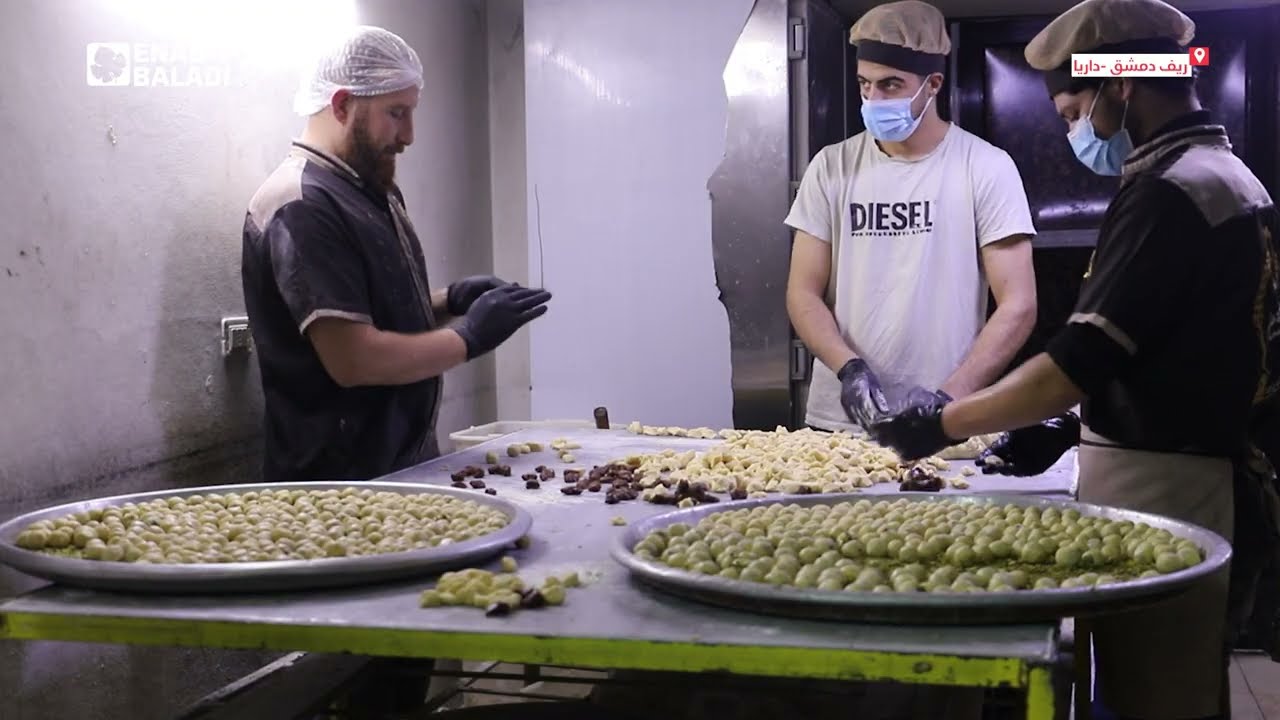 محلات الحلويات بداريا تتجهز لعيد الفطر