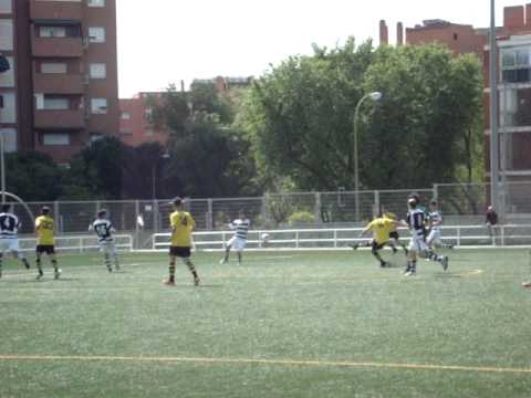 Minuto 20. Alex disparaba a puerta para el Villaverde Bajo