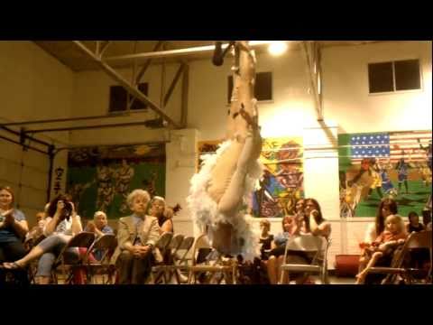 Trapeze, single point, Blue de Leeuw of Aerial Space