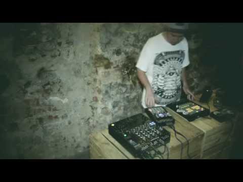 en2ak / Estrada i Studio