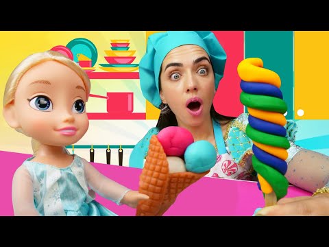 Видео про игры в готовку. Кукла Эльза помогает на кухне. Готовлю игрушкам мороженое с Плей До!