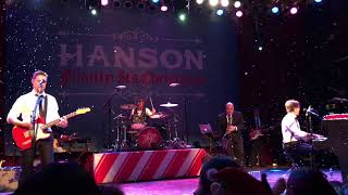 Hanson singing “Blue Christmas” at HOB Chicago on 12.03.17