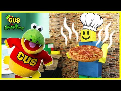 Making A Giant Pizza Pretend Play Food With Roblox Pizza - roblox pizza guy toy