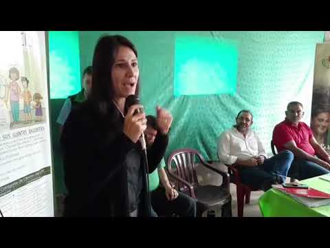 Lic. María Del Carmen Meza Gerente General del CAH. Acto en el distrito Mayor Otaño en Itapúa
