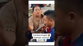 Download lagu 🤣Ngakak Lagi Asik Nyanyi di kagetin😂🤣 #shorts #ngakak #lucu #karaoke #nyanyi #viral #tiktok #kaget mp3