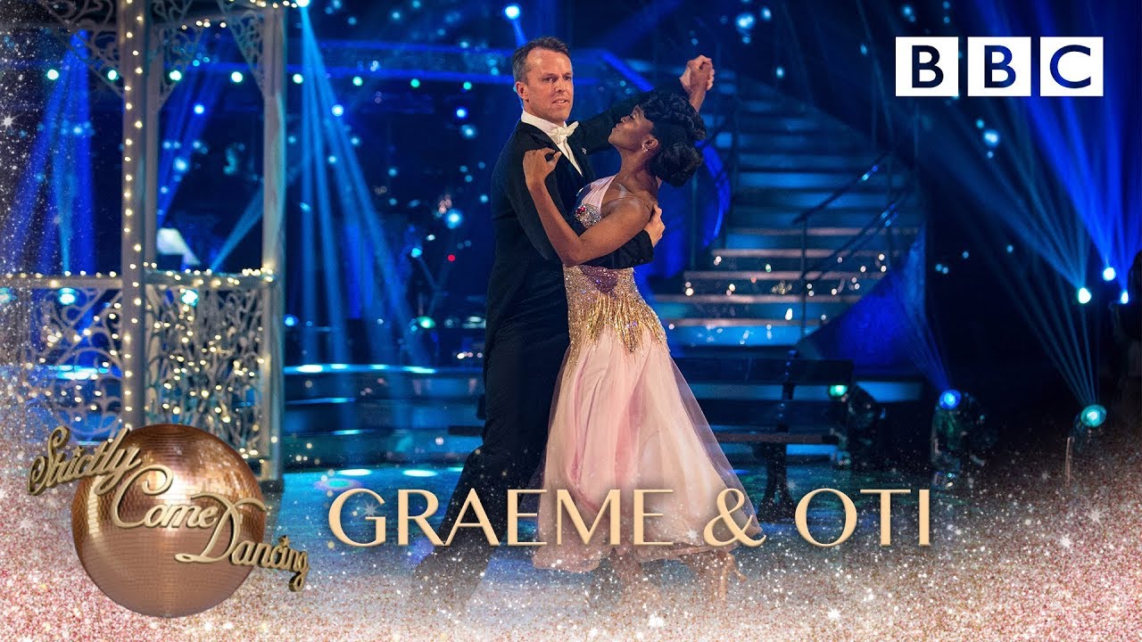 Graeme Swann and Oti Mabuse Waltz to 'The Last Waltz' by Engelbert Humperdinck - BBC Strictly 2018