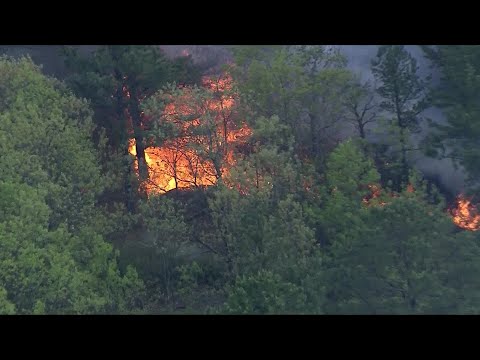 Large brush fire threatens homes near North Shore forest