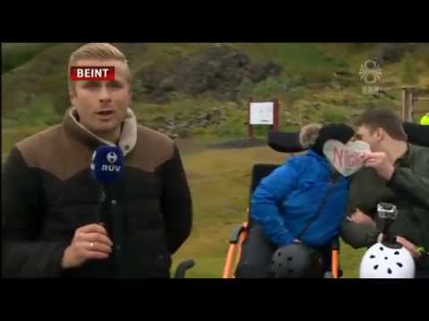 Nútíminn.is - Laumuðu kossi inn í beina útsendingu