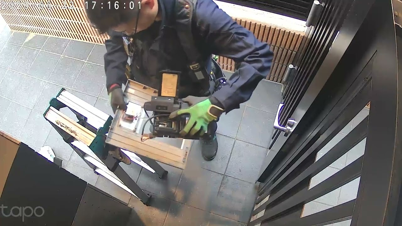 新宿区の新築アパートのオートロックが盗まれた！犯人はコイツだ！