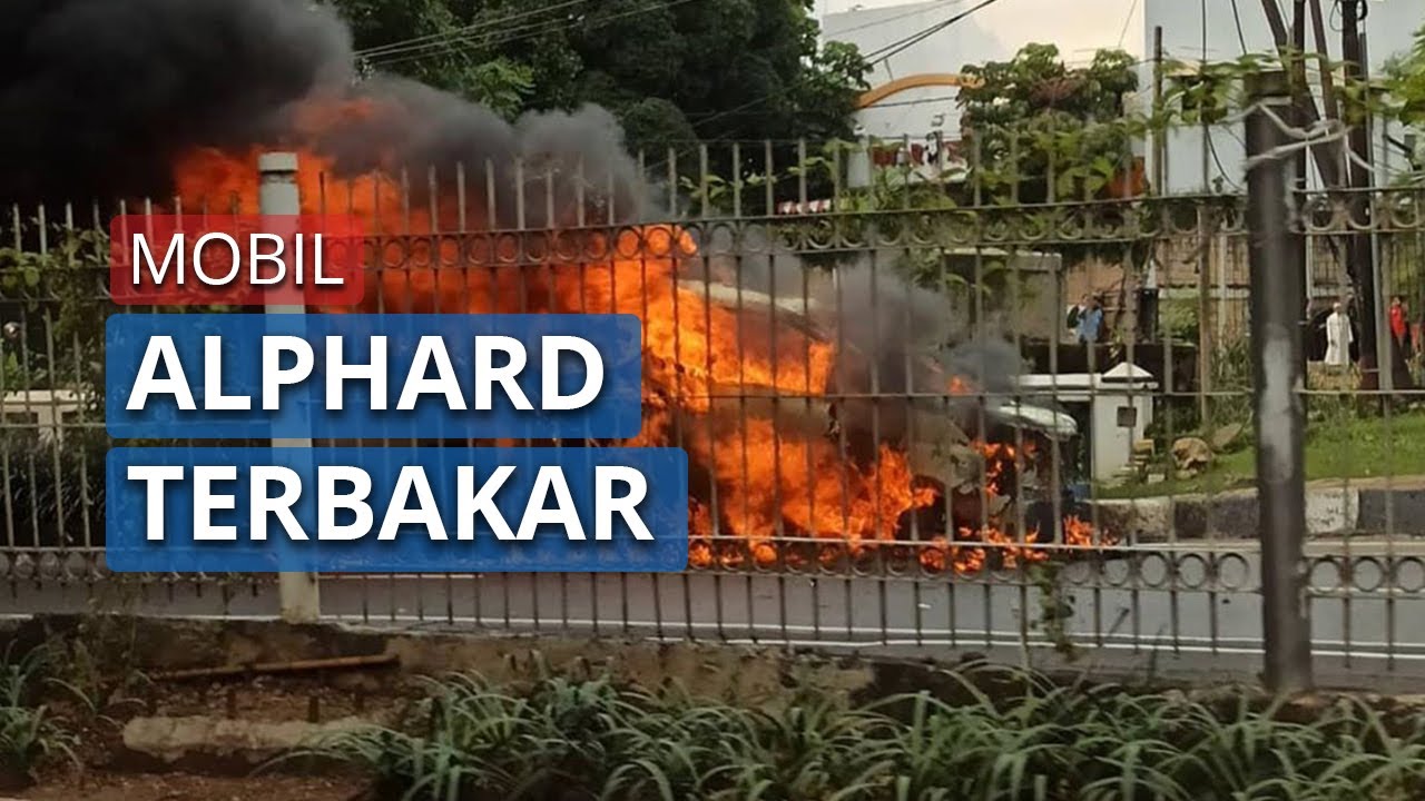 Mobil  Toyota Alphard  Terbakar  di Kawasan Pondok Indah 