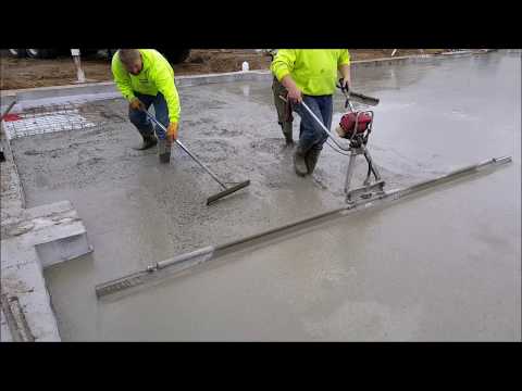 How to get a flat floor using a vibrating concrete power-screed tool.