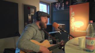 Alex Clare   &quot;War rages on&quot;   solo acoustic  @ radioeins