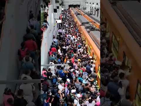 HORA PICO EN EL METRO CDMX (METRO PANTITLÁN LINEA A)